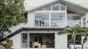 Exterior detail - Baybreeze, 18 Tomaree Road - WiFi, Air Conditioning, Kitchenette (Shoal Bay)