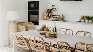 Dining - Baybreeze, 18 Tomaree Road - WiFi, Air Conditioning, Kitchenette (Shoal Bay)