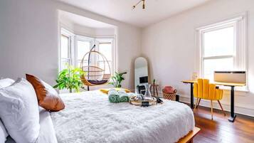 5 bedrooms, in-room safe, desk, iron/ironing board