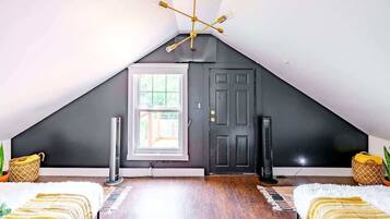 2 slaapkamers, een kluis op de kamer, een bureau