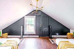 2 chambres, coffres-forts dans les chambres, bureau