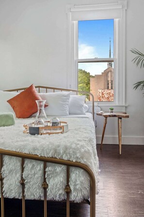 2 Schlafzimmer, Zimmersafe, Schreibtisch, Bügeleisen/Bügelbrett