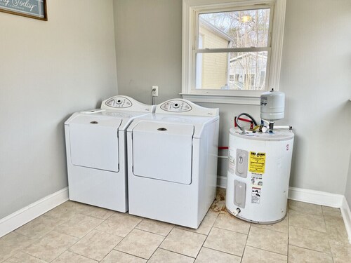 Vibrant 3BR Ranch | Prime Greensboro Location