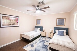 4 habitaciones, escritorio, tabla de planchar con plancha y wifi gratis