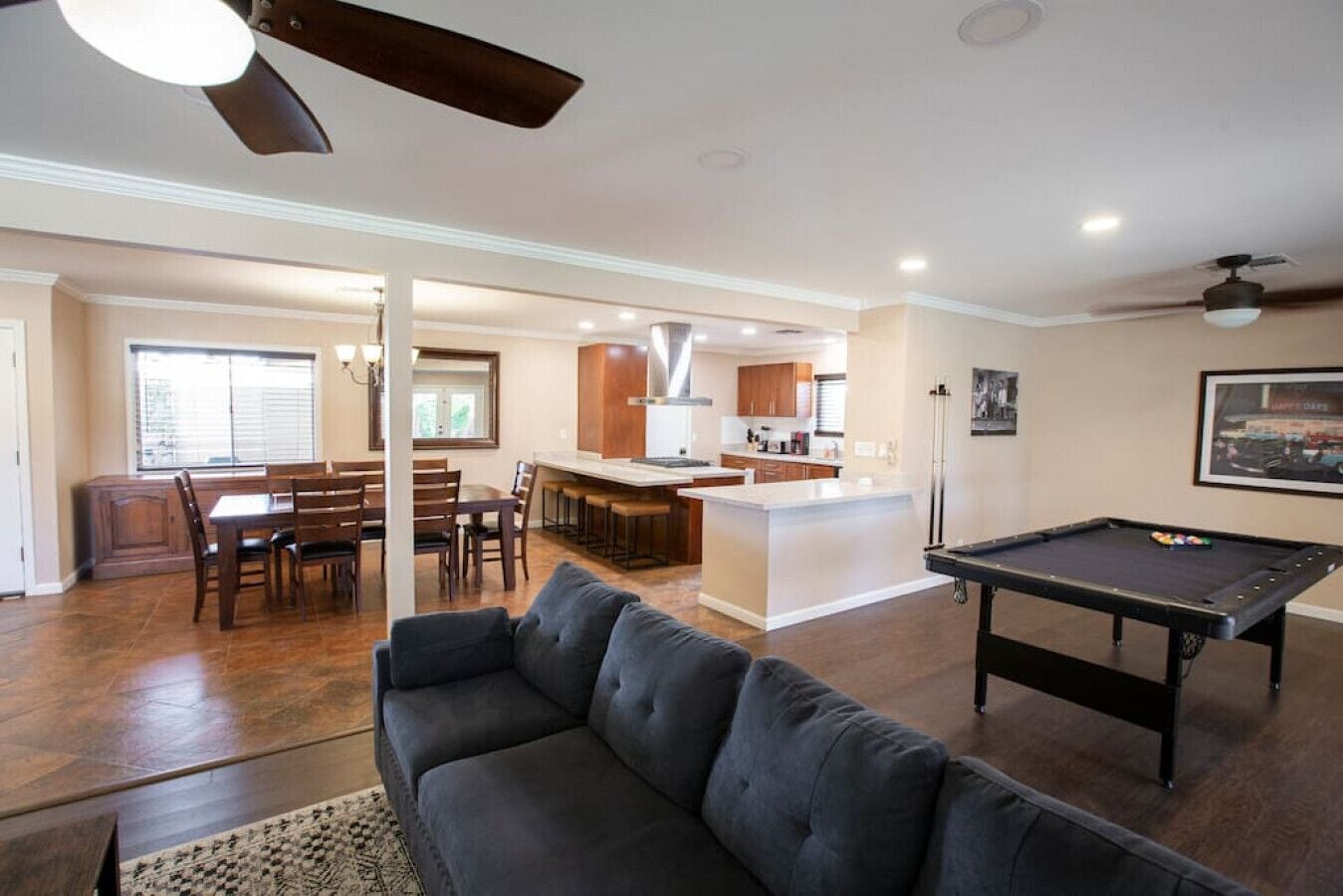 Smart-tv och eldstad