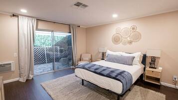 3 bedrooms, desk, iron/ironing board, free WiFi