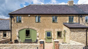 Unclassified image, 5 of 28, button - Countryside Granary cottage with access to indoor pool, sauna & steam room  (Shaw)