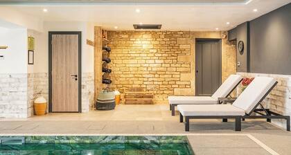 Countryside Granary cottage with access to indoor pool, sauna & steam room