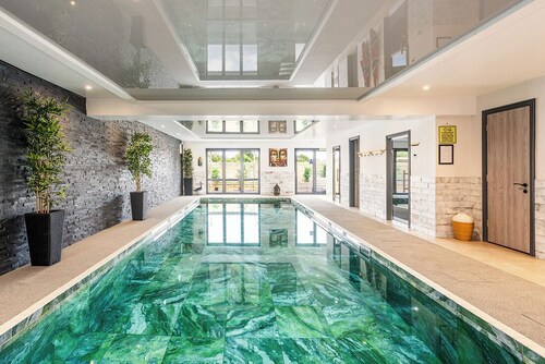 Countryside Granary cottage with access to indoor pool, sauna & steam room 