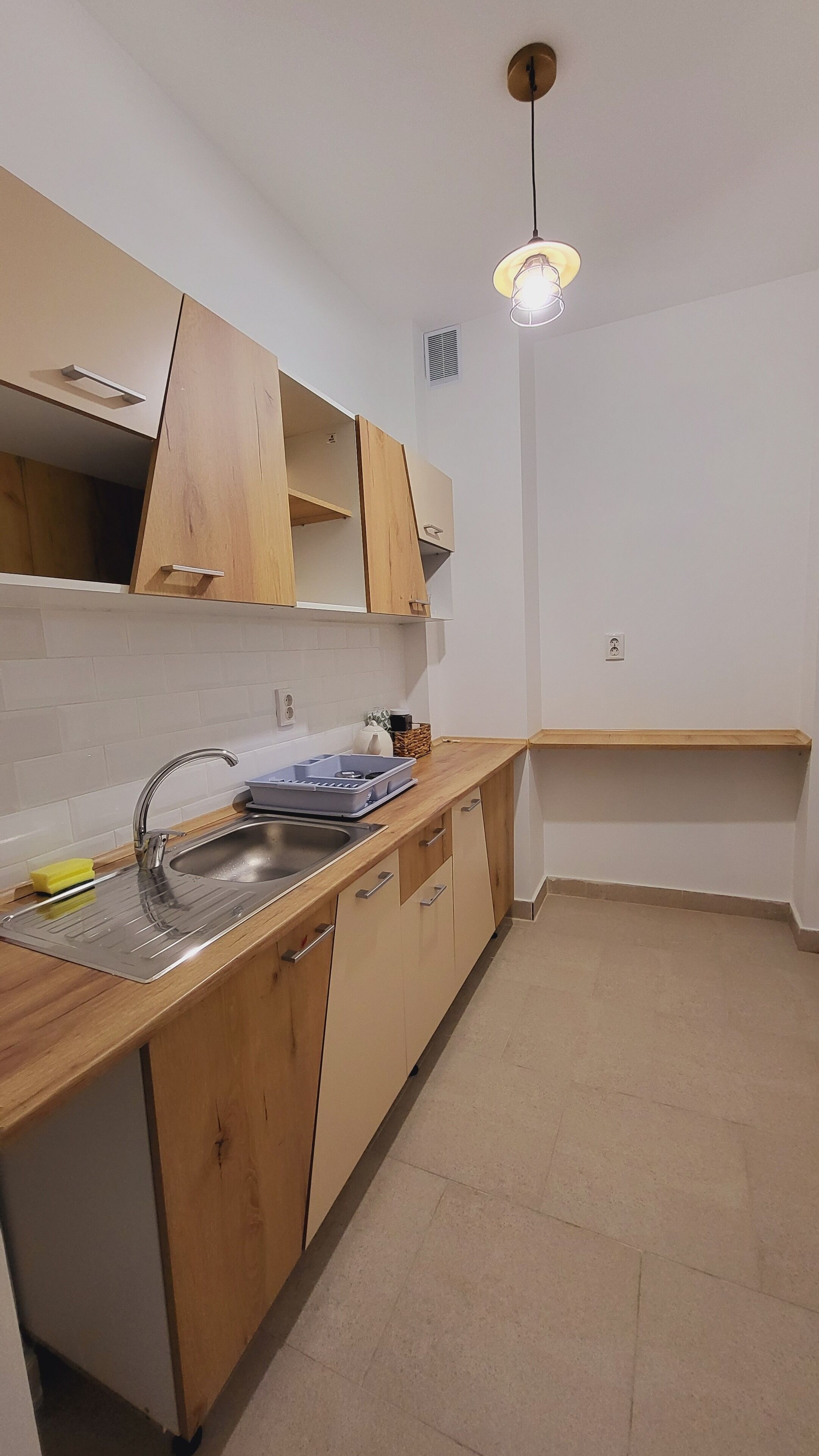 ثلاجة، ميكروويف، فرن، مستلزمات طهي/أطباق/أوعية