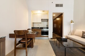 Comfort Studio | Dining room - Maison Privee - Sparkle Tower 6 (Dubai)