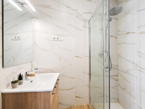 Bathtub, hair dryer, towels