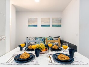 Dining - STREET ART FANTASY II- APARTMENT (MALAGA)