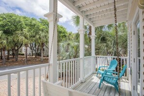 Property grounds - Blue Mountain, Steps to Pool, Beach, Restaurants & Shops, FREE Bikes! `Hartfelt` (Santa Rosa Beach)