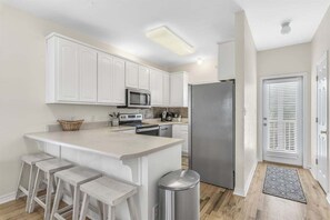 Fridge, microwave, oven, stovetop - Blue Mountain, Steps to Pool, Beach, Restaurants & Shops, FREE Bikes! `Hartfelt` (Santa Rosa Beach)