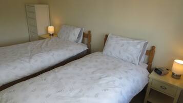 3 bedrooms, travel cot, Internet, bed sheets