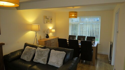 Templecombe 3 Bed House - Sleeps 5