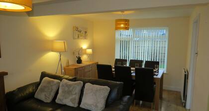 Templecombe 3 Bed House - Sleeps 5