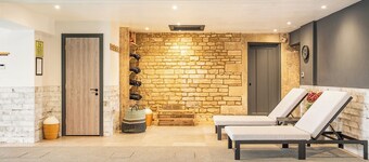 Countryside Hayloft with access to Indoor Pool, Sauna & Steam Room.