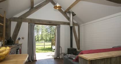 Idyllic Log Cabin with Log-fired Hot Tub nestled in a Forest Clearing