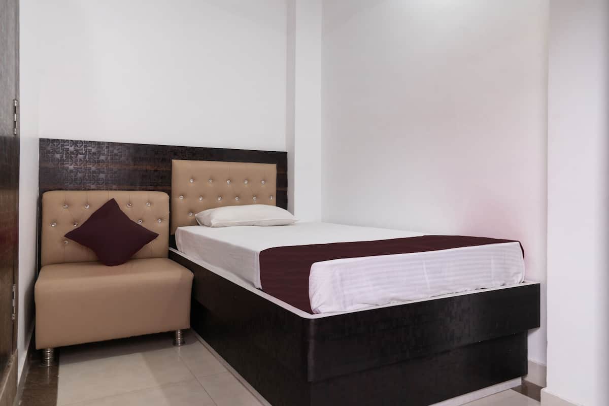 Kamar Single Klasik | Busa memori, ruang kerja ramah laptop, Wi-Fi gratis, dan seprai linen