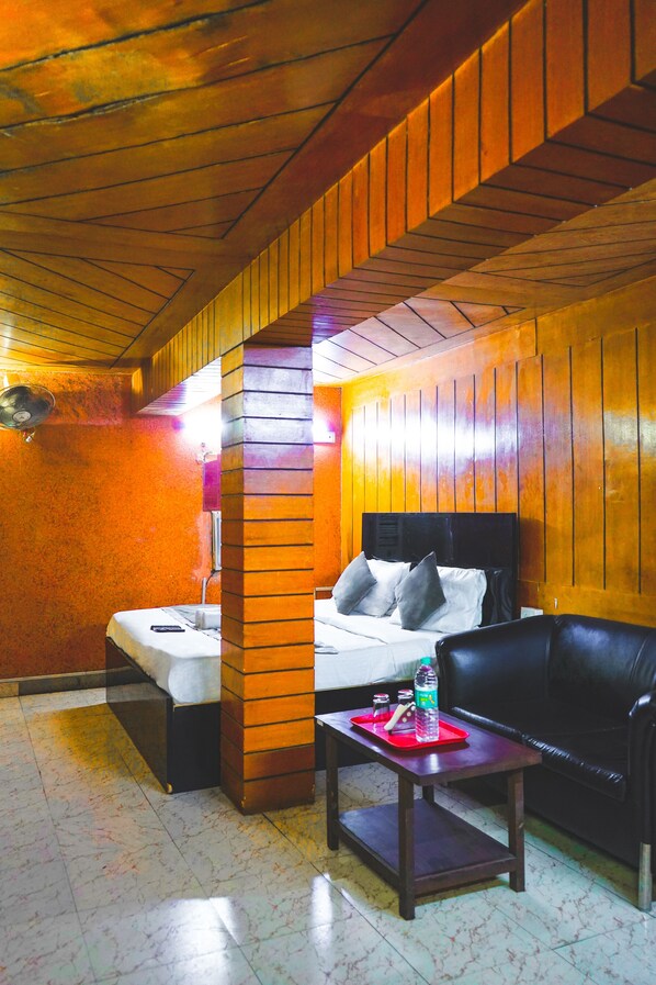 Deluxe Double Room | Free WiFi, bed sheets - Hotel Quadis Noida Sector 15 (Noida)