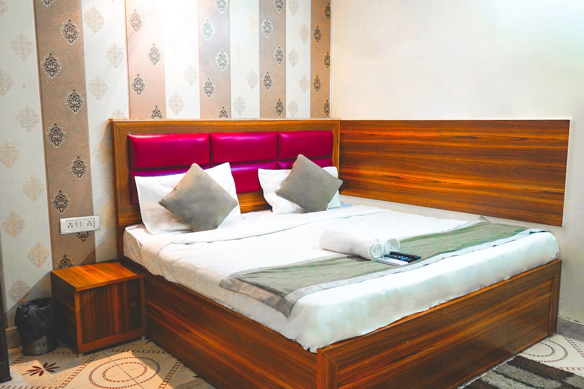 Deluxe Double Room | 1 bedroom, free WiFi, bed sheets