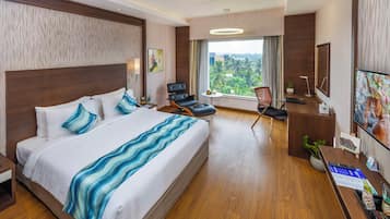 Premium-dobbeltværelse | Premium-sengetøj, minibar, pengeskab på værelset, skrivebord