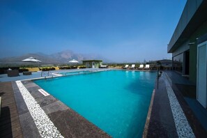 Outdoor pool, open 7:00 AM to 7:00 PM, sun loungers - Distrikt 9 (Palakkad)