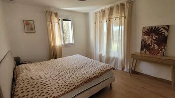 3 Schlafzimmer, Schreibtisch, kostenloses WLAN, Bettwäsche