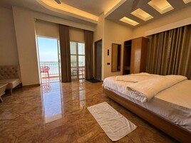 Deluxe Studio Suite | Free WiFi, bed sheets