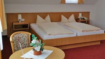 Comfort-dobbeltværelse | 1 soveværelse, premium-sengetøj, dundyner, minibar