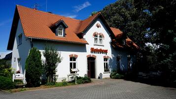 Economy Double Room | 1 bedroom, premium bedding, down duvets, minibar