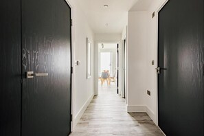 Interior - Luxury One Bedroom Flat City skyview (London)