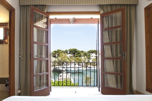 3-Bedroom Apartment in Cala D'Or Marina with Harbour Views