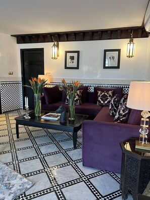 エグゼクティブ スイート | 高級寝具、羽毛の掛け布団、客室ごとに異なる装飾、客室ごとに異なるインテリア