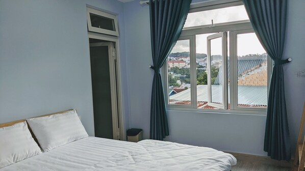 6 Schlafzimmer, hochwertige Bettwaren, Verdunkelungsvorhänge