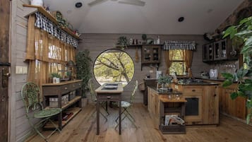 Fridge, microwave, oven, coffee/tea maker