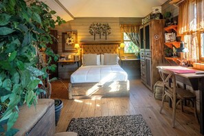 1 slaapkamer, een bureau, gratis wifi, beddengoed