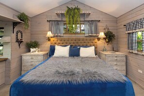 1 bedroom, desk, free WiFi, bed sheets