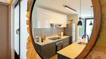 Kühlschrank, Mikrowelle, Ofen, Herdplatte