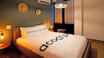 1 habitación, tabla de planchar con plancha y cuna de viaje