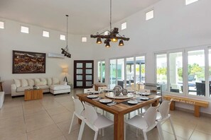 Dining - 4 Bdr + 4 bthr apartment with private pool 👙 / Beach access 🏖️ (Vista Mar)