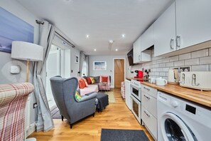 Deluxe Apartment | Living area | 40-inch TV with digital channels - Princess Green - Portrush by the Sea (Portrush)