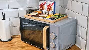 Apartemen Deluks | Dapur pribadi | Lemari es, microwave, oven, dan kompor