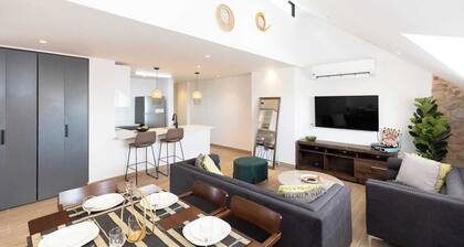 2 Bdr inCasco Viejo 🛏️🛏️ Rooftop Pool 👙 and restaurant on site!