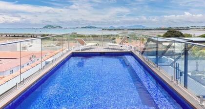 2 Bdr inCasco Viejo 🛏️🛏️ Rooftop Pool 👙 and restaurant on site!
