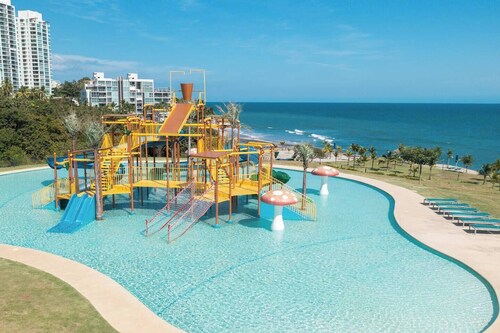 Elegant 4 bdr + 4 bthr Villa 🏡 w/ Private Pool - near the beach 🌊🏖️