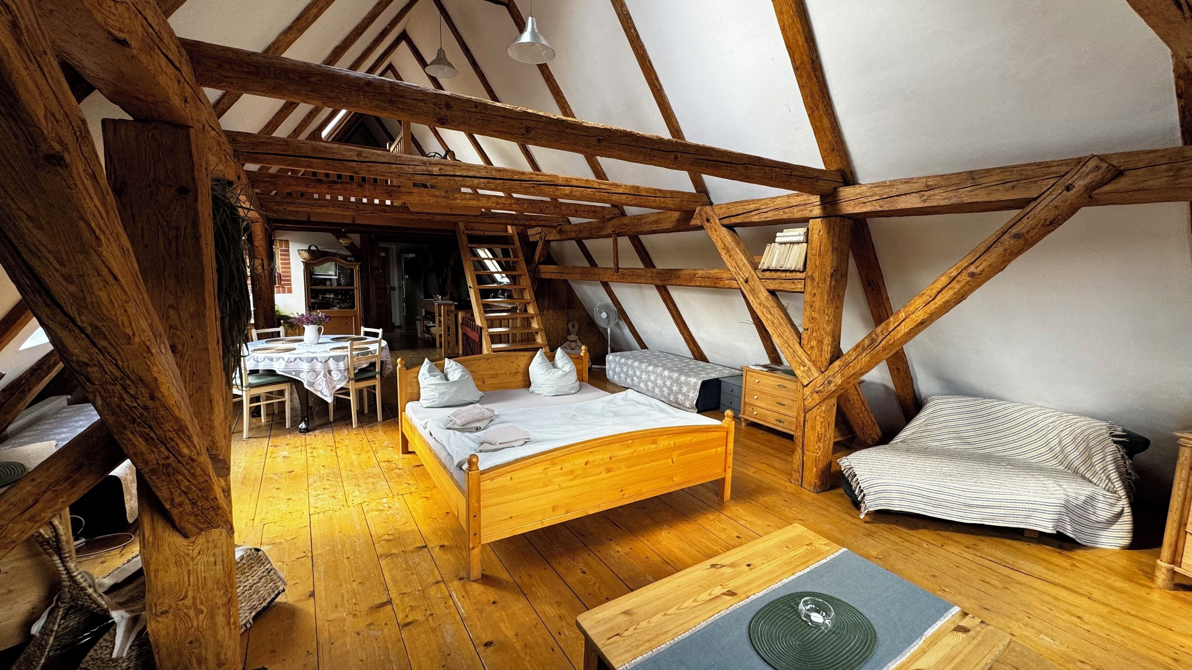 Family Duplex | Hypo-allergenic bedding, individually decorated, individually furnished