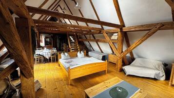 Family Duplex | Hypo-allergenic bedding, individually decorated, individually furnished